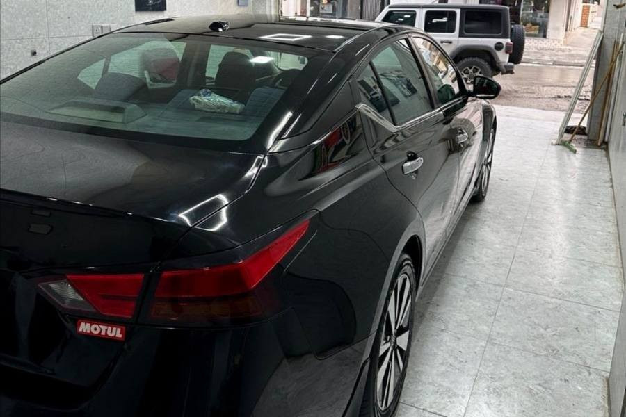 نیسان ئەڵتیما 2019 رەنگی رەش 
مواسەفات ئێس پلەس
٧٥ هەزار مایل رۆشوە
شاشە گەوەرە 
گێچی ئەلەکترۆنی
رادار
کوشن کارەبا
ئۆتۆ برێک
بە سمە و شەغال
دوو دەرگا بەسمە
کامێراو حاسەو شاشە گەورە
کارپلەی و ئەندرۆید ئۆتۆ
تایەو ویلی sv
باتری تازە 
رۆنی مەکینەو گیێر تازەیەو لە مۆتل گۆراوە
 لە سەرەتاوە تا ئێستا
تەبریدو تەقەو رەقە بە شەرت
بێ بۆیاخ بئ چالو چؤلي بێ ئێرباگ بێناوگرتن 
تەنها دوو بست ساردی بچووکي هه يه 
 سەنەوی تا ٢٠٢٦ تازەیە
سەیارەی مالەو هیچ ئەزێت نەدراوە
تەحویل وغەرامە بە شەرت

سـعـر : لە کۆمێنت داوابکە ڕاستەوخۆ بۆت دێت 📥 

گێر و مەکیەنەی بەشەرت 
هیچ کێشەیەکی تێدا نییە 

ژمارەی خاوەنەکەی 
لە سلێمانیم
***********
