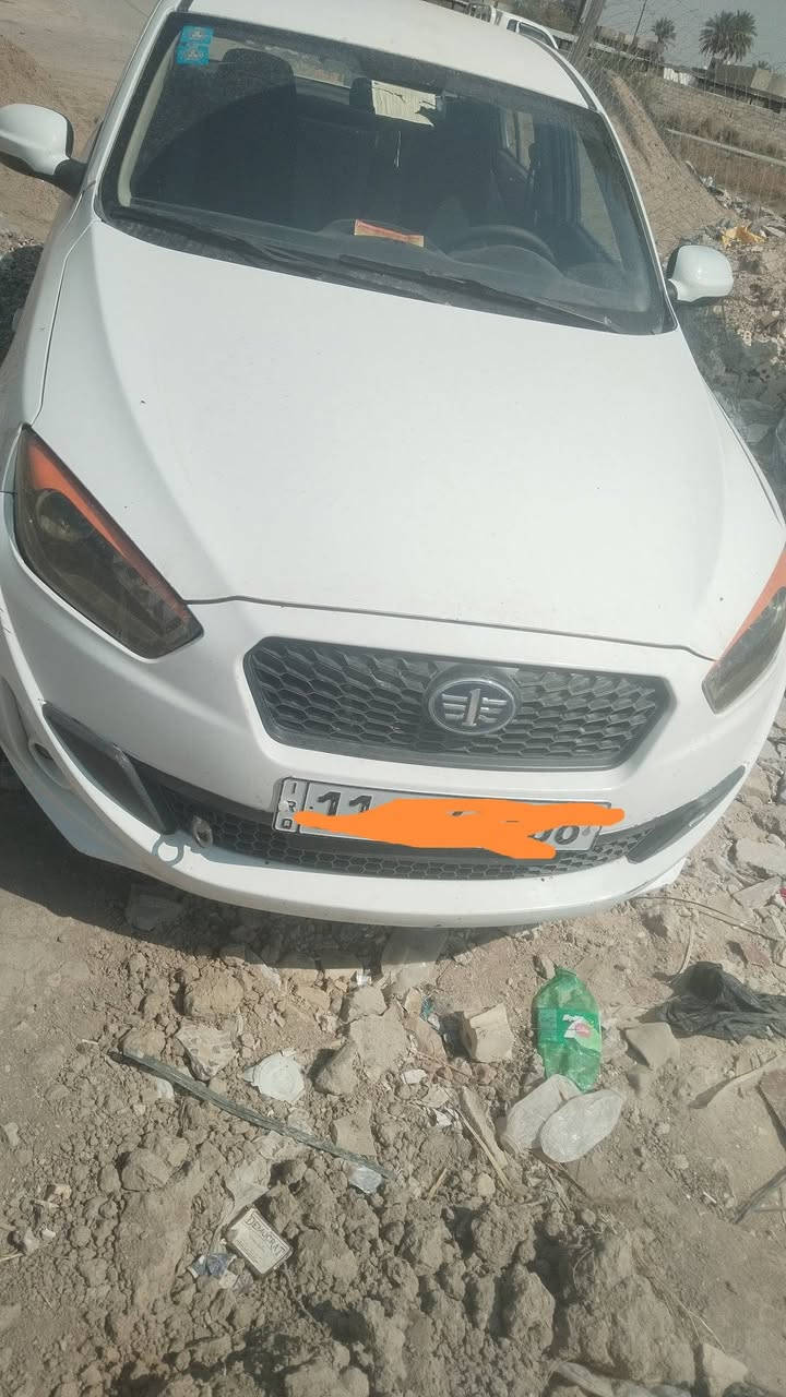 السلام عليكم فاو موديل ١٤ سياره نضيفه بشكل
كير محرك تبريد تدفئه  كهربائيات كلها شغاله وبلاد
صدر خلفي امامي جديد  تايرات جدد رقم بغداد انكليزي
جديد سياره بسمنه   كلشي بيها شغال وبلاد سياره بل عافيه ع يخذها هذا رقمي *********** مكاني بياع الشرطه الخامسه
