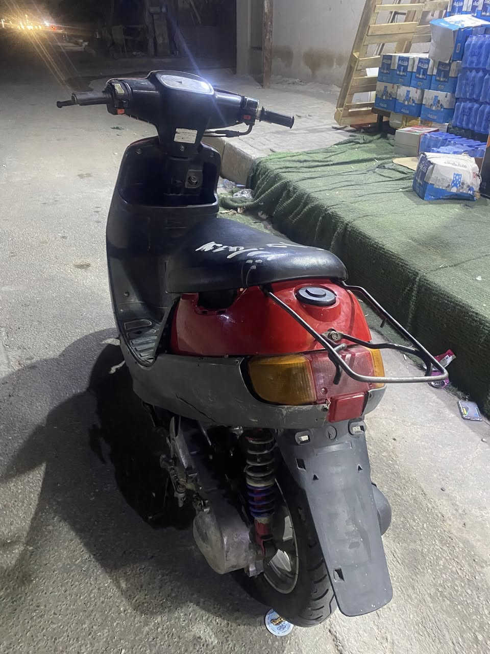 سلام عليكم 
دراجه بطه للبيع 
كله شغال باتري جديد لايت هورن بگ لايت 
سعره ١٧٥ وبيه مجال بسيط
مكاني كربلاء حي المهندسين
رقم ***********
