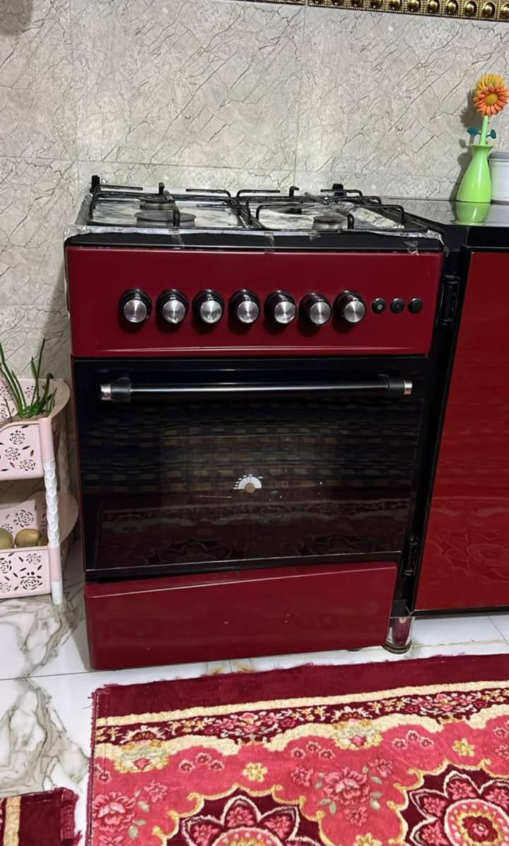 طباخ نضيف سعر ٧٥ وبي مجال ***********
