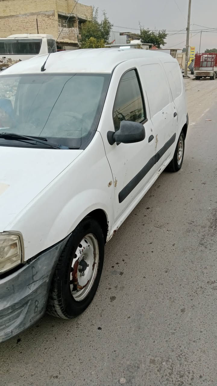 سلام عليكم رينو ١٢ موديل مابيها صبغ ولا ضربه سعر ٣٥ بيها مجال ***********
