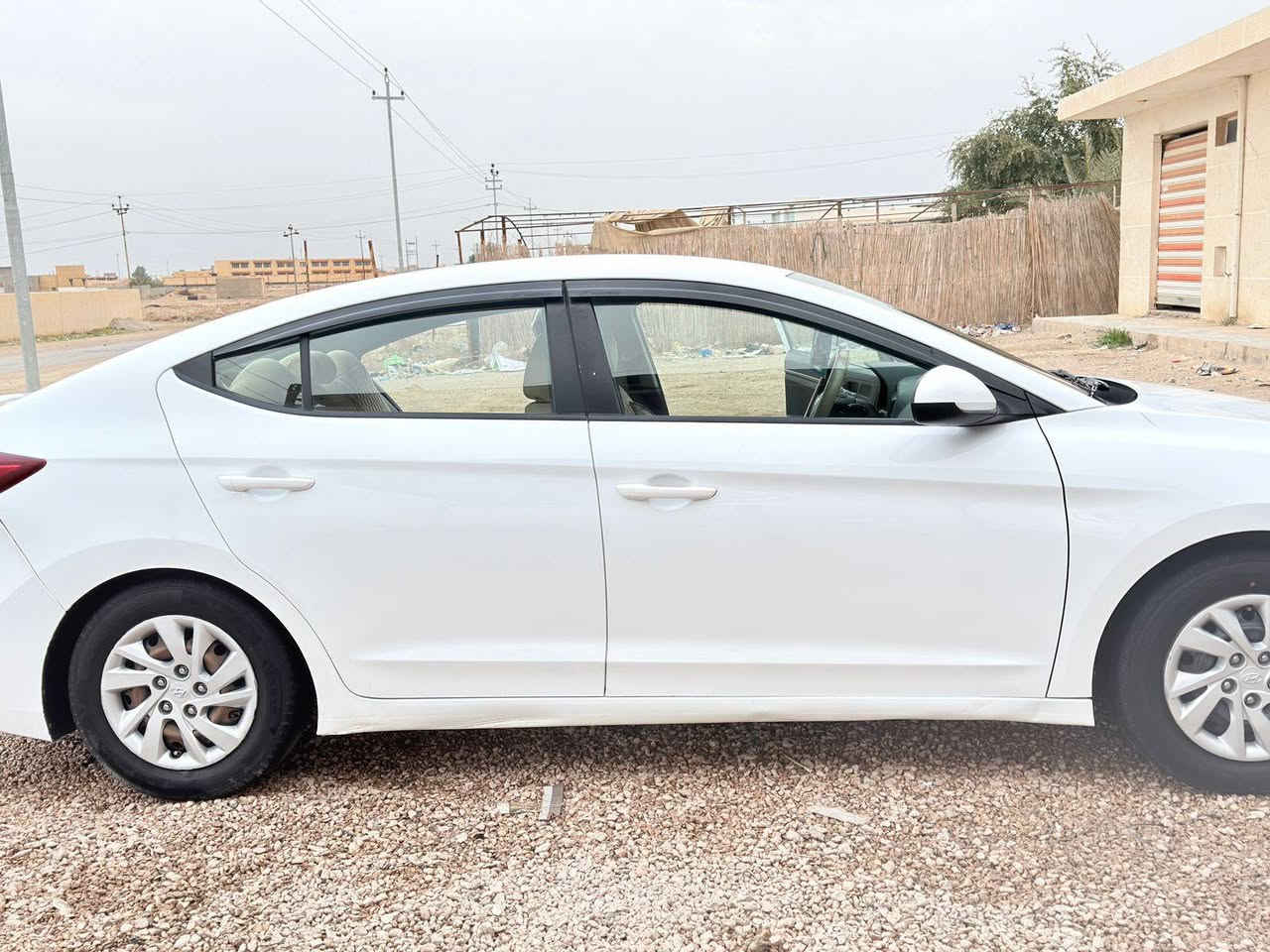 للبيع هيونداي النترا موديل 2018 وارد امريكي رقم بغداد سياره جاهزه من كلشي بس بيها جنطه مبدل بلادي ورش نصف جاملغات خلفيه السعر ١٣٠ وبيها مجال مكان السياره الرمادي زنكوره  ه‍ــ ***********
