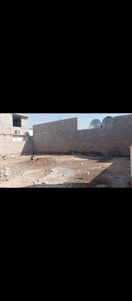 بيت للبيع في حي المعسكر قريب عن المولد بي 3غرف مساحه 475متر 
***********
