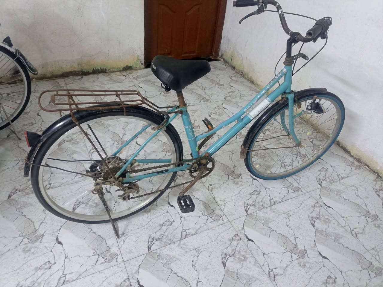 بايسكل نظيف وجديد سعره 50,000 ياباني الاصلي كان ديالى الخالص الشراي يتصل ***********
