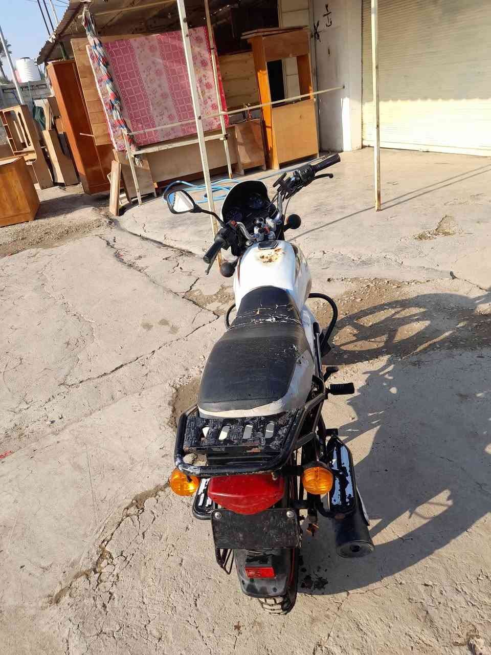 دراجة بوكسر2020 للبيع 
مكينه مامفتوحه وخير من الله
اوراق اصوليه اضمنلك ترقيم 
كهربائيات كامله
كيج سرعه يحتاجله بس واير
غير هذا الدراجه كامله مكمله من كلشي 
مكاني جسر مهروت مامتواجد ع الفيس 
*********** اتصال / واتساب
