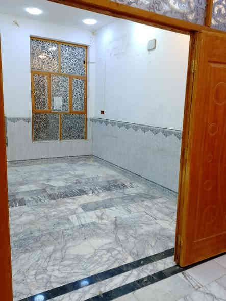 يعلن مكتب الأقصى للعقار عن توفر دار للايجار 🏠
دار حديث طابقين 
موقعه حلة حي الصحة خلف المسبح الأولمبي 
متكون من غرفتين وحدة جوة وحدة فوك صالة كلدور مطبخ مفتوح على الكلدور صحيات داخلية وخارجية وفوك 
الدار بناء حديث  أرضية مرمر مطلوب عائلة صغيرة 
سعر الايجار ٣٥٠ مقدمة ٣ اشهر 
للاستفسار الاتصال ***********
أو مراجعة المكتب بداية شارع زوير مجاور اسواق كروز
