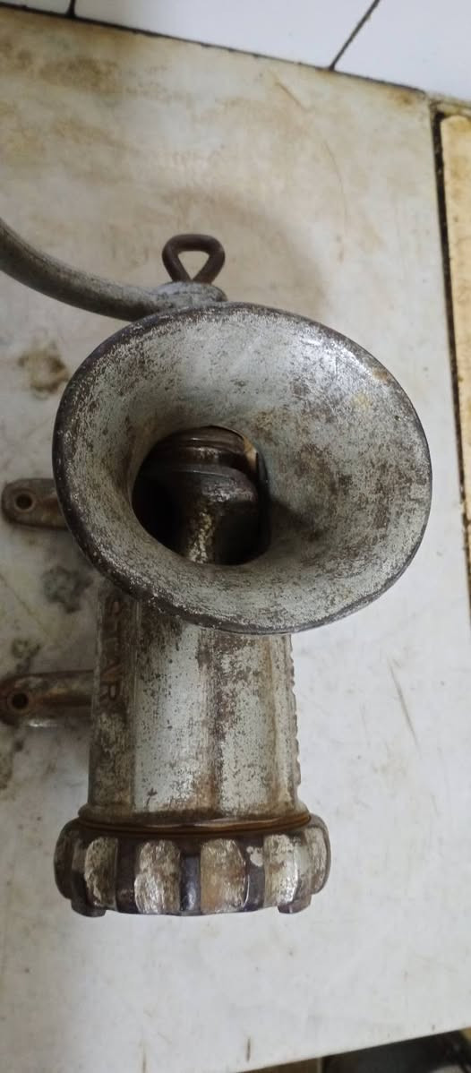 مثرامه يدويه شغاله الثقيل كلهه كامله ب 15
ومكساره كهربائيه مال قواطي ومعلبات وبعد بيهه هواي شغلات تفتح ب 7
رقم الهاتف ***********
