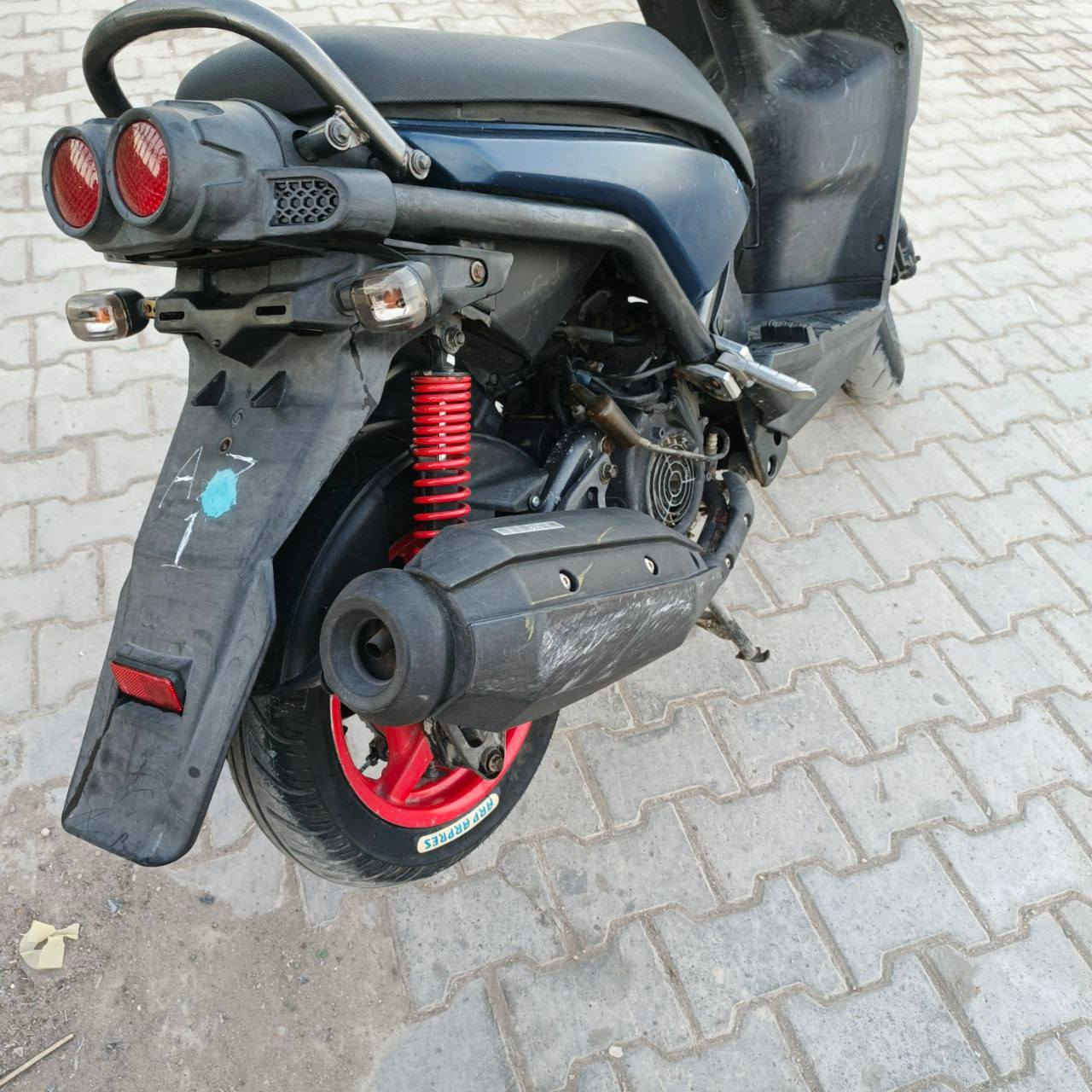 سلام عليكم
دراجه سكنس جبلي للبيع نازله من المعرض صار 3 أشهر اخذتها (مليون و 325) اوراقها كامله الدراجه نكرة سلف بأي وقت المكينة برغي ما مفتوح بيهة مكفوله كفاله عامة الدراجه كامله برغي ما ناقصهة ما عدا البريك الامامي اني ما شاده
 العنوان: بغداد/ مدينة الصدر
 السعر (مليون و 100) الشراي يتفضل خاص الماسنجر مفتوح
للاتصال واتساب فقط ***********
