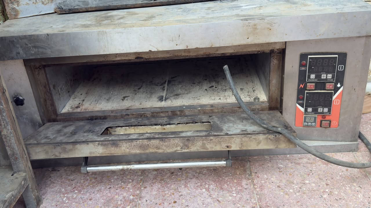 شوايات كص وفرن للبيع 

‏شواية كأس على الحطب فكرة جديدة ومميزة وسعرها 700 مع الميز بحاله جدا جيده اخذتها ب1000$
مع الصينيه وشيش شيش الكص وسكينه اوستار مصطفى مع استان شد كص 
______________
شواية كص ام الماطور بيها ماطور يفر الشيش 
مع الشيش وسكينه اوستار مصطفى وسكينة تشريح وصينية 
سعرها 550 الف 
مع استان شد كص
_______
عنواني السماوة 
مجال بسيط 
***********
