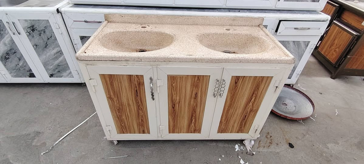 اثاث مستخدم بأنسب الاسعار الاستفسار عل رقم ***********
