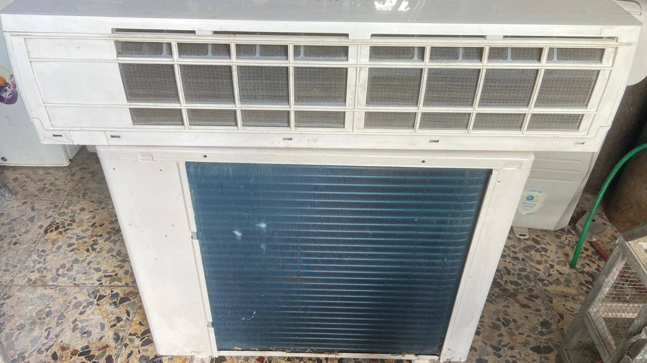 سلام عليكم
سبلت HAIER ❄️.             

2 طــن 
سبـلت كـامل من جميـع الملحقـات 
R22  فـول   عـادي ليس انڤيـرتر 🔴
نضـيف مـال بيت 🏠 
السبـلت مابـي اي نقـص نـضيف 100‎%‎ 
السـعر - 450 بـي مجال 💵💵
المـوقـع 📍
الـگرادة -داخل  
هـاتف ☎️. ***********
