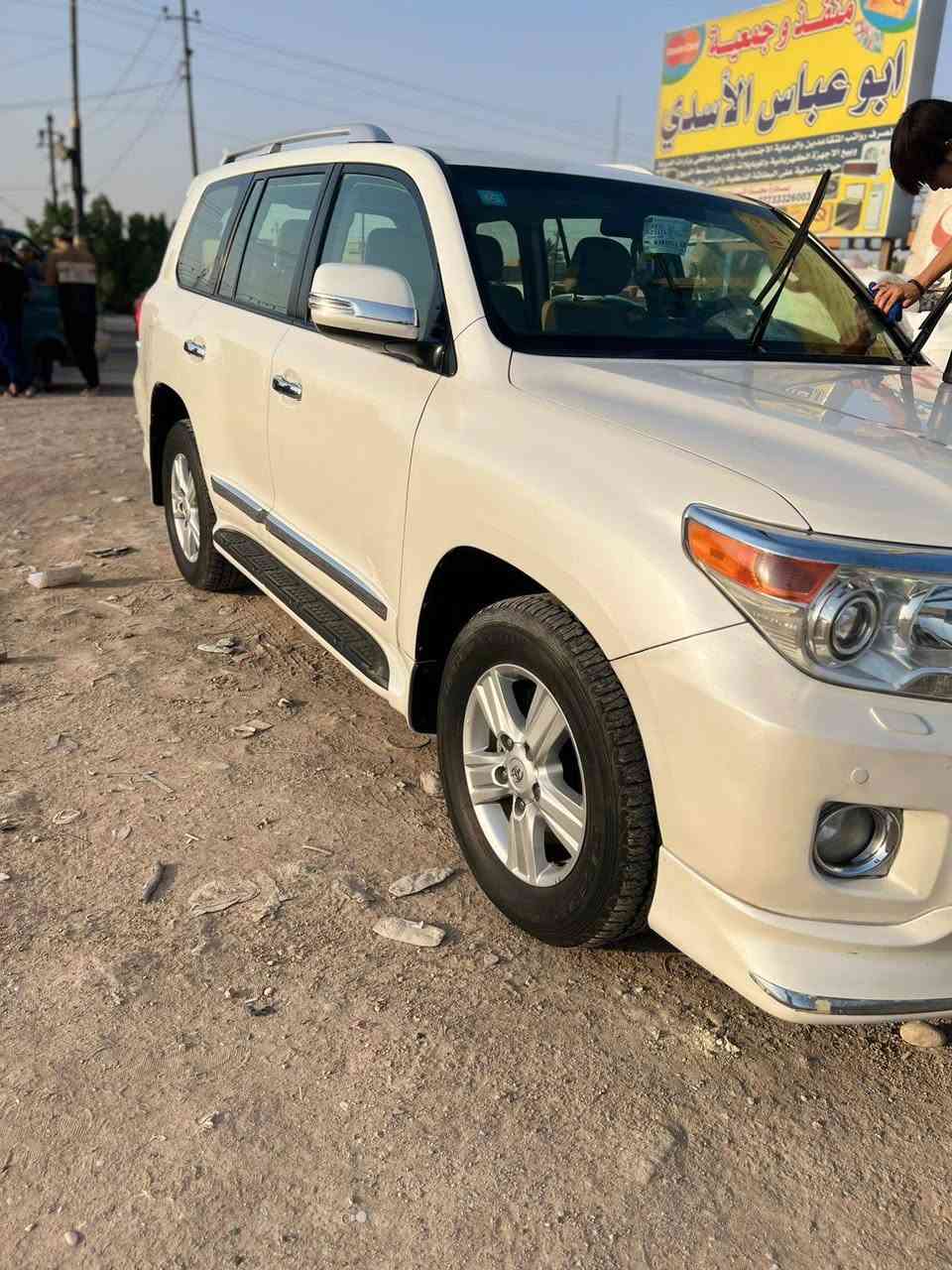 السلام عليكم لاندكروز بريم 
سعر ٤١٥
مديل 14 رقم بغداد ماشيه 175 الف محرك 6
ملاحضه صبغ ربع دعاميه
حديد مكفول من صبغ
بيه بارد قليل  مكانه بغداد النهروان  ***********
بيه سونارات ثنين ونته من حقك تفحص سونار
