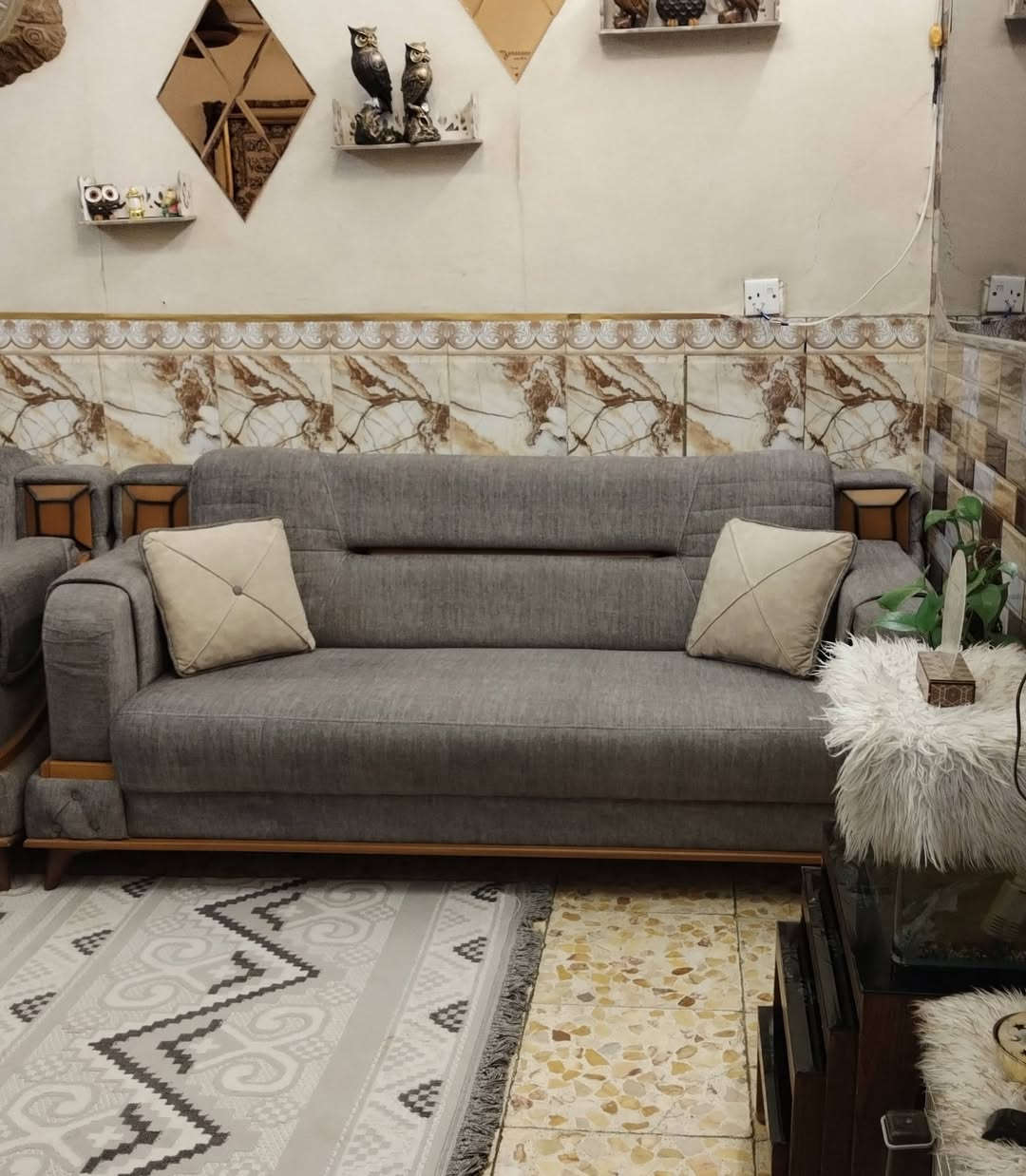 تخم تركي مودرن ١٠ مقاعد تصميم حديث قوي تكمة ثكيل خشب بلوك وسيورة داير فريم اسفنج طبي بلوستر ظغط سوفت قماش تركي نوع خاولي استخدام قليل اخو الجديد شخط ما بي نظافتة ١٠٠ ٪ نظيف جدا مبي اي ضرر... ٦٧٥ وبي مجال بسيط للشراي


**إذا كنت صاحب هذا الإعلان وتريد حذفه لأي سبب، رجاءا أرسل رسالة إلى الدعم الفني**