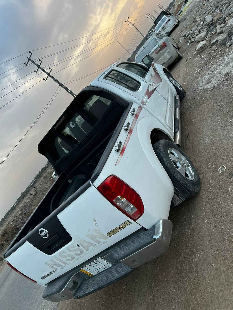 نيفارا ٢٠١٠ رقم واسط
بيها باب فقط مرشوش والباقي كفاله
مكينه كير حداديه جديده 
السعر ٨٨
للاتصال ***********
مكان سياره حله
