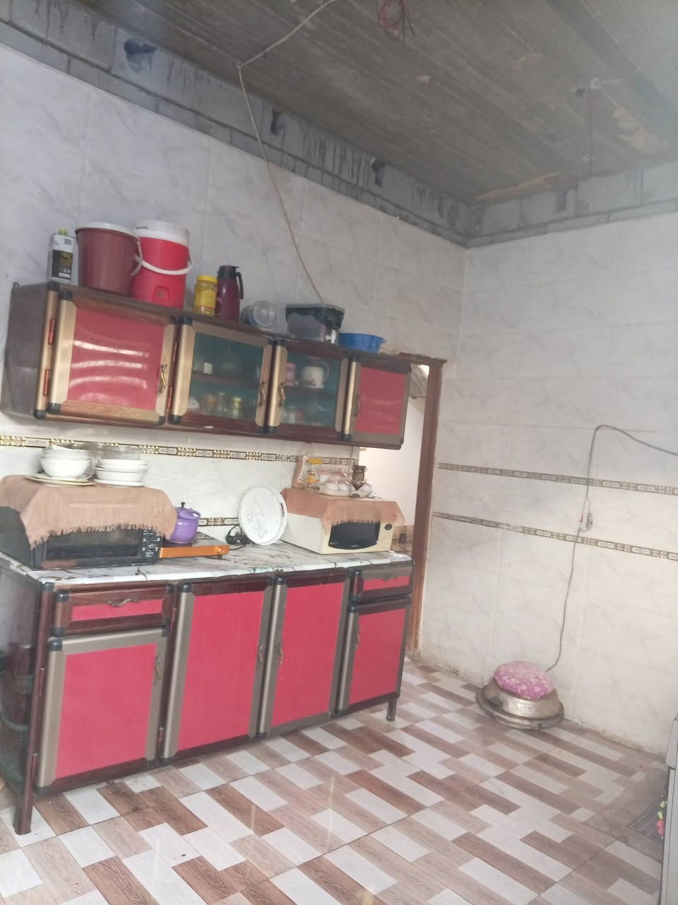 سلام عليكم بيت للبيع وقف سني أصولي مسجل مساحه 120ثاني بيت عن شارع للعام عرض شارع 10متر نقص البيت لبخ الواجهيه وسقف ثانوي فقط البيت جاهز من كل شيء الجيران خوش جيران الواجهيه 8ونص ونزال
 14 واكو فضله ويه البيت 4امتار سعره54وبي مجال ***********
