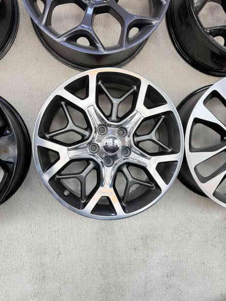 سلام وعليكم شباب تم وصول وياله جيب حجم20بيع او مراوس
(خدمات دبي)  العنوان بغداد الطالبيه فلكه83 كسره وعطش تجي البانزين خانه الكياره اول ما تعبره اول ستداره مقابيلك خدمات دبي ***********كاظم شاوي بغداد
