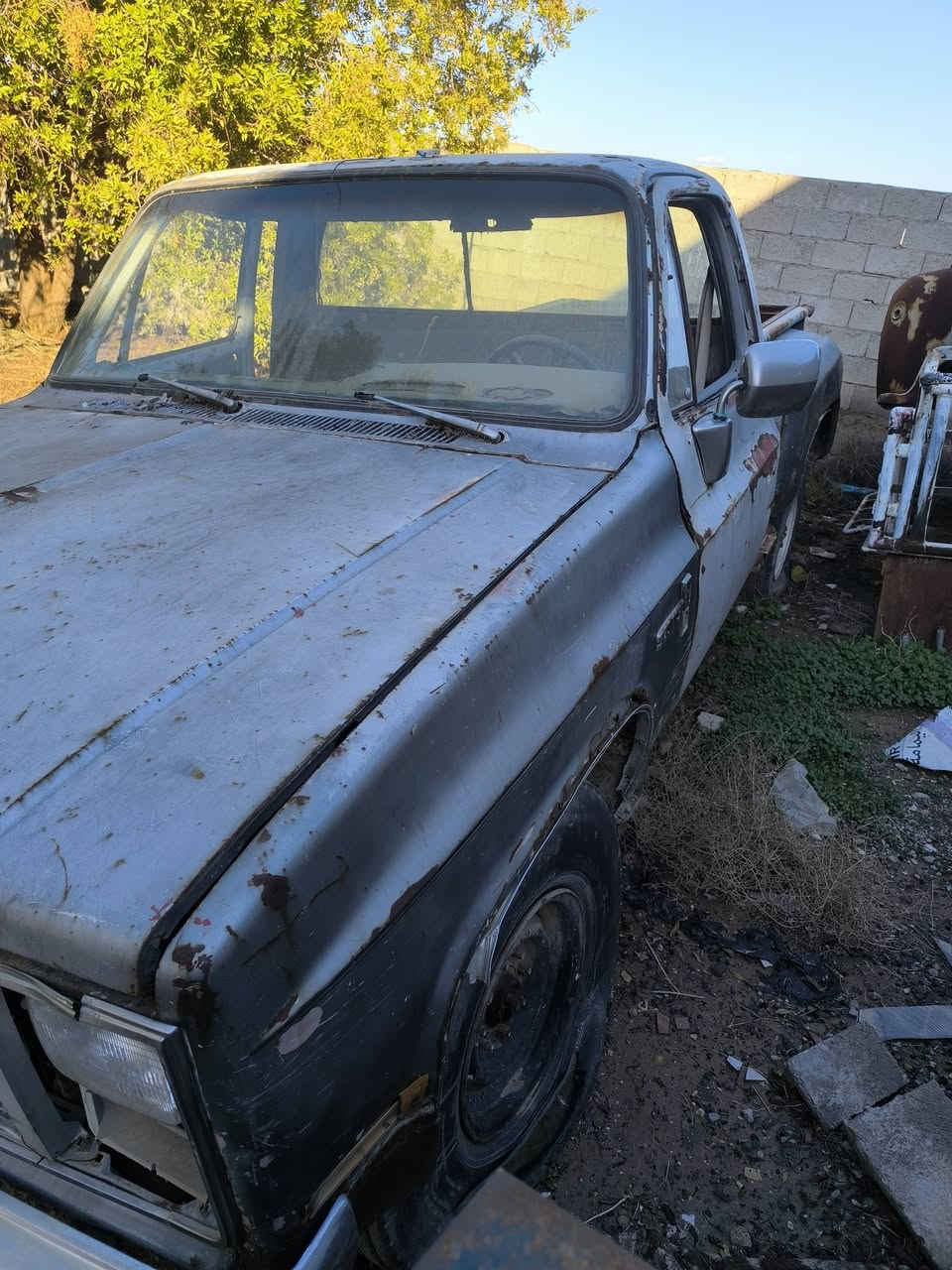 السلام عليكم للبيع تفصيخ شفر موديل 85 رقم بغداد مااندل راعيها مكاني بغداد محرك 6 عالي شغال كير عادي شاص مكفول 
***********
