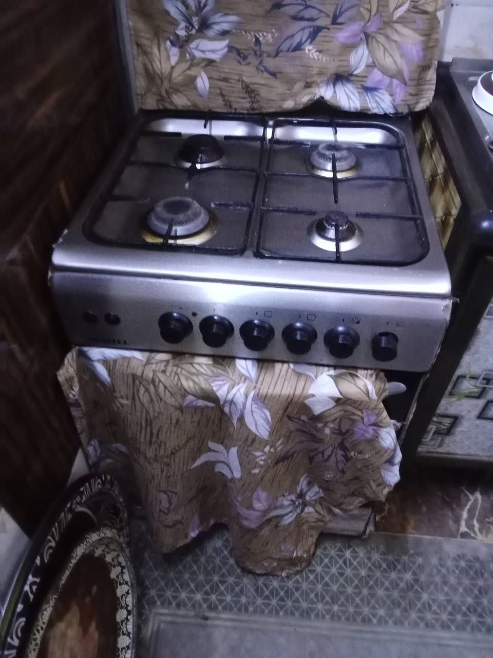 السلام عليكم طباخ تركي شغال رايدة 60 الف مكاني البلديات ***********
