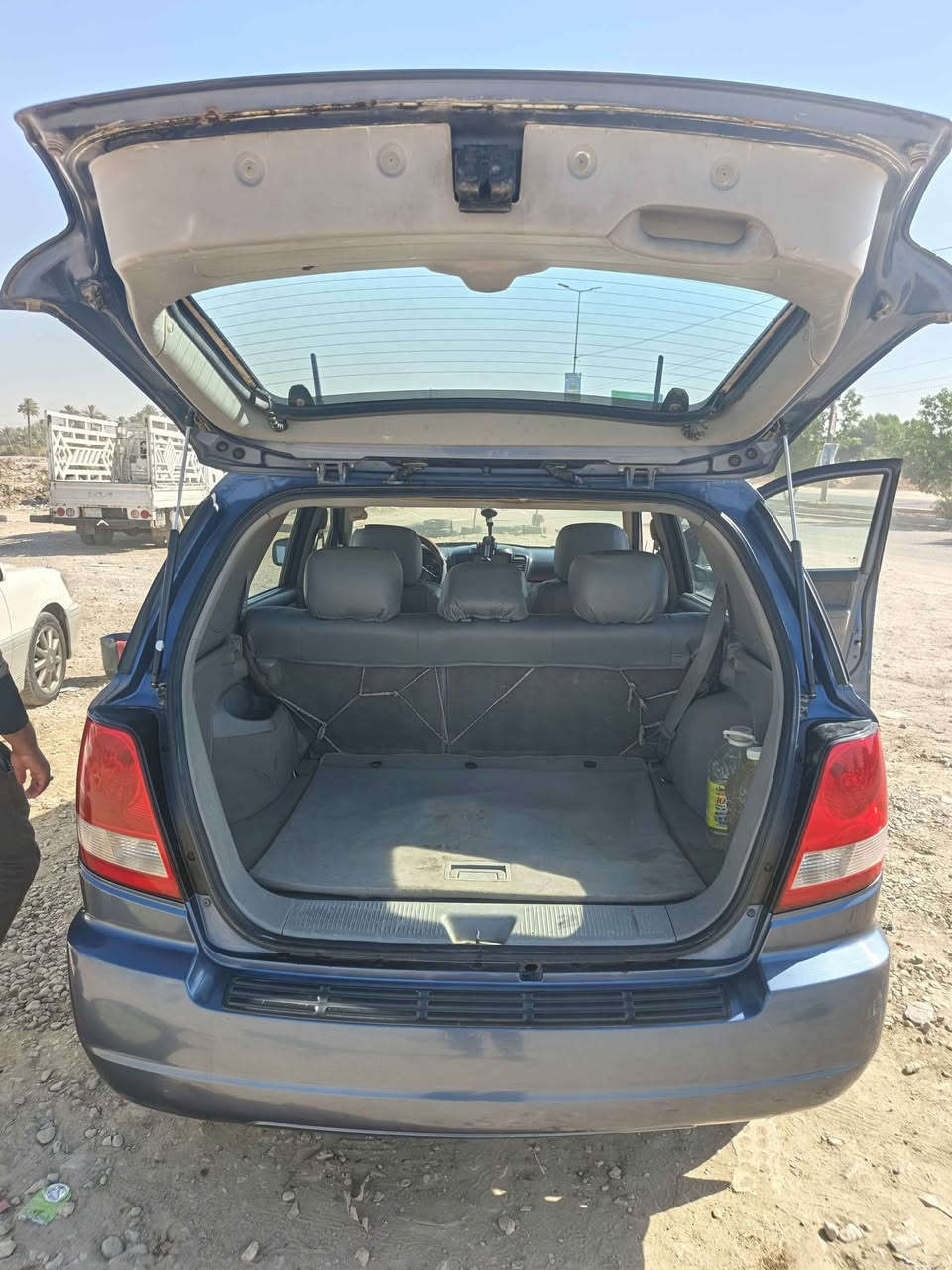 سورنتو ٢٠٠٦ امريكي بيها طخه بالجاملغ بس وصابغها حزام اثر جراد
 مكينه ٣٥٠٠ جديده قبل شهرين شديتها
 سياره كلش حلوه شاهد الله وعائليه مالبيت 
كنترول جام جديد لايت زنون وحته الماسحات بدلتهن وسويتلها ادامه كامله بيها بس الايرفلو يخربط سعره ٢٥ الف بالحله  
رقم بابل ومكانها بالقاسم تخم تاير جديد هم 
اراوس حسب القناعه 
رقم الهاتف *********** Colombo, Sri Lanka
