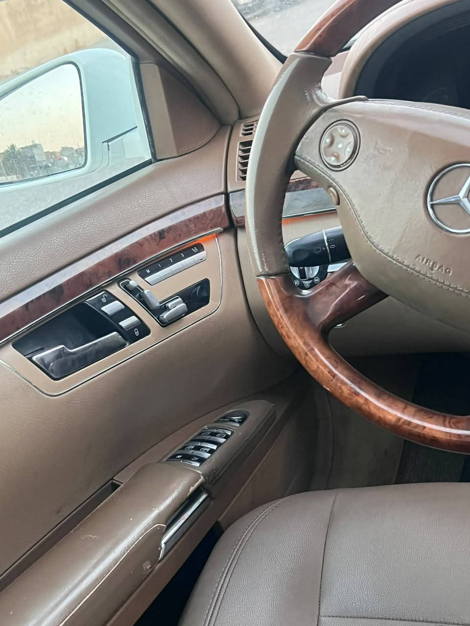 السلام عليكم مارسيدس 2008محدثه2013 خليجي بيهة فقط اهلالات صبغ بدون حادث 
عليه كت كامل AMG
كير مكينه اكسل مكفولات
موصفات فول 
مري شفط
بردات كهرباء5قطع 
بيبان شفط
كشنات كهرباء خلفيه اماميه
خزن كشنات خلفيه امامي 
تخم جوبلسات جدد
ادامه جديده للمكينه
ثلاجه صغيره 
حساسات أمامية وخلفية 
شاشه وصطيه 
شاشات خلفيه 
كلشي شغال بيه موصفات خير من الله بيه 
السياره جاهزه من كلشي رقم اربيل الدولي تحويل ثاني يوم
السعر 170او بيهة مجال لا تخابرني عله امراوس مكاني بغداد الحسينيه مال راشديه ***********

