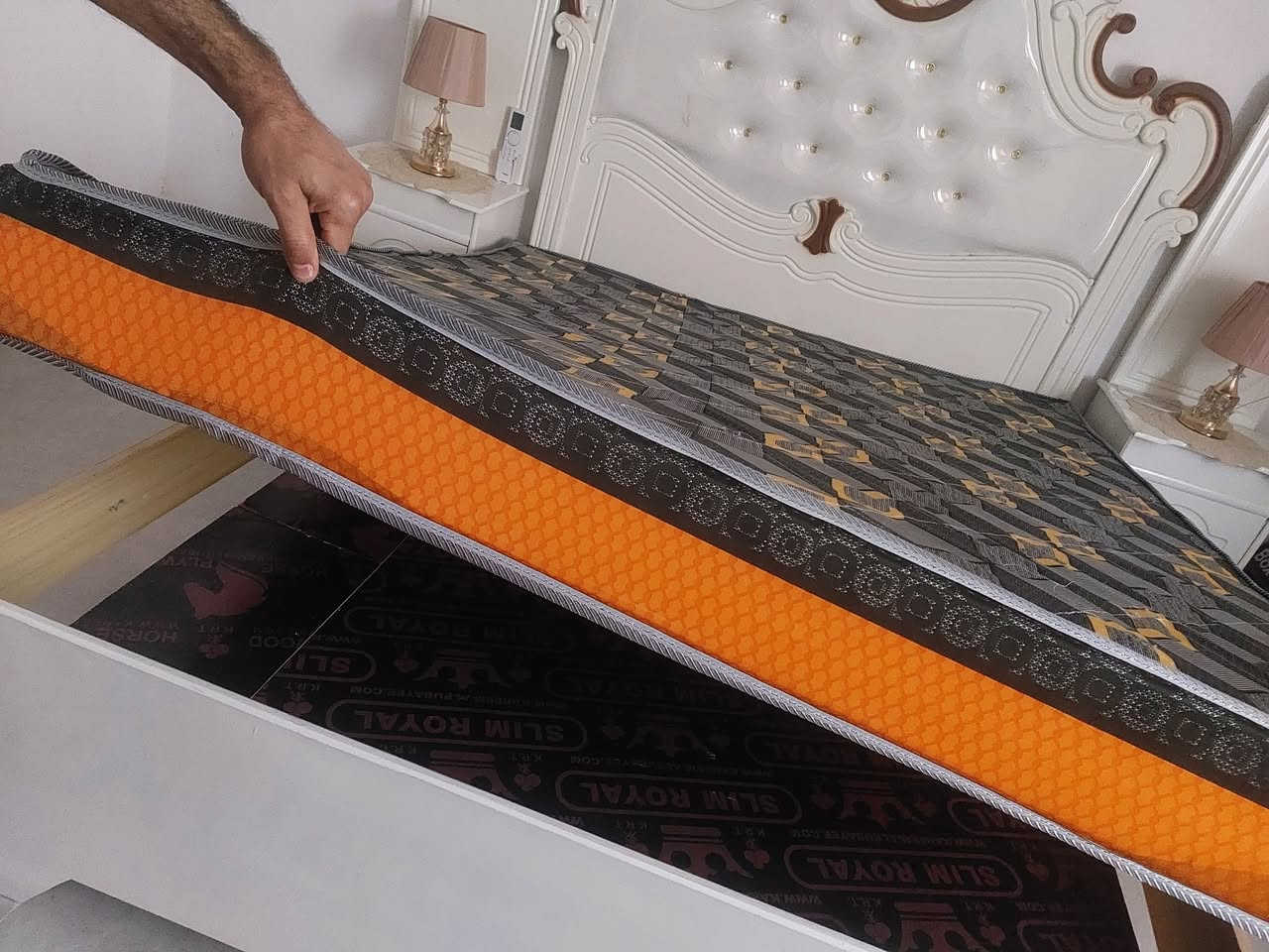 جرباية شغل عراقي التخت خشب بلوك جديدة غير مستخدمة وية الدوشك بي ضمان

السعر 300
رقم للتواصل ***********
