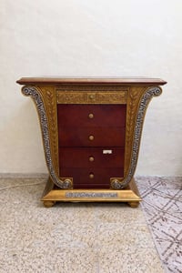 غرفة كويتي • مراية مكسورة • ميز تواليت