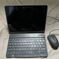 ايباد 9 ذاكرة 64  نضافة 95% وياه حافضة قلاب وماوس وكيبورد وكيبل الشحن ...