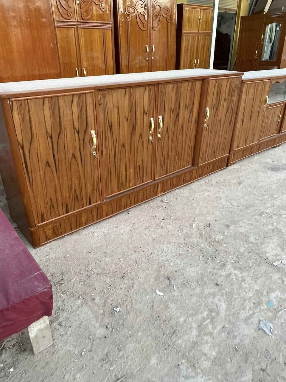 بوفيه ٤ باب تزكام سعر ١٦٥ وبيه مجال مكان نجف 
***********
