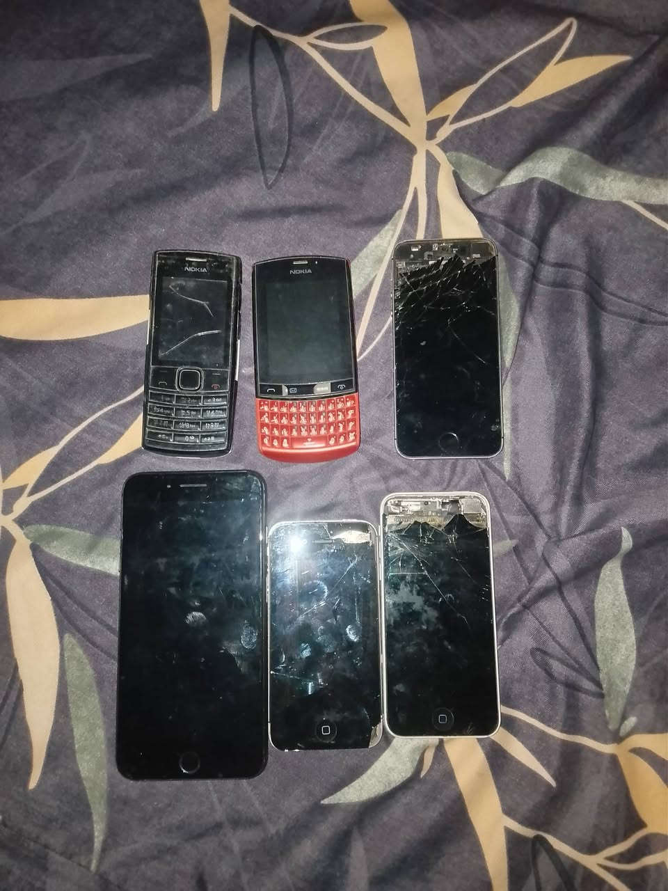 للبيع اجهزه عدلانه بس النوكيات يشتغلن واحدبي رمز والثاني ميلمس ***********توصيل ماكولسعر 25قفل
