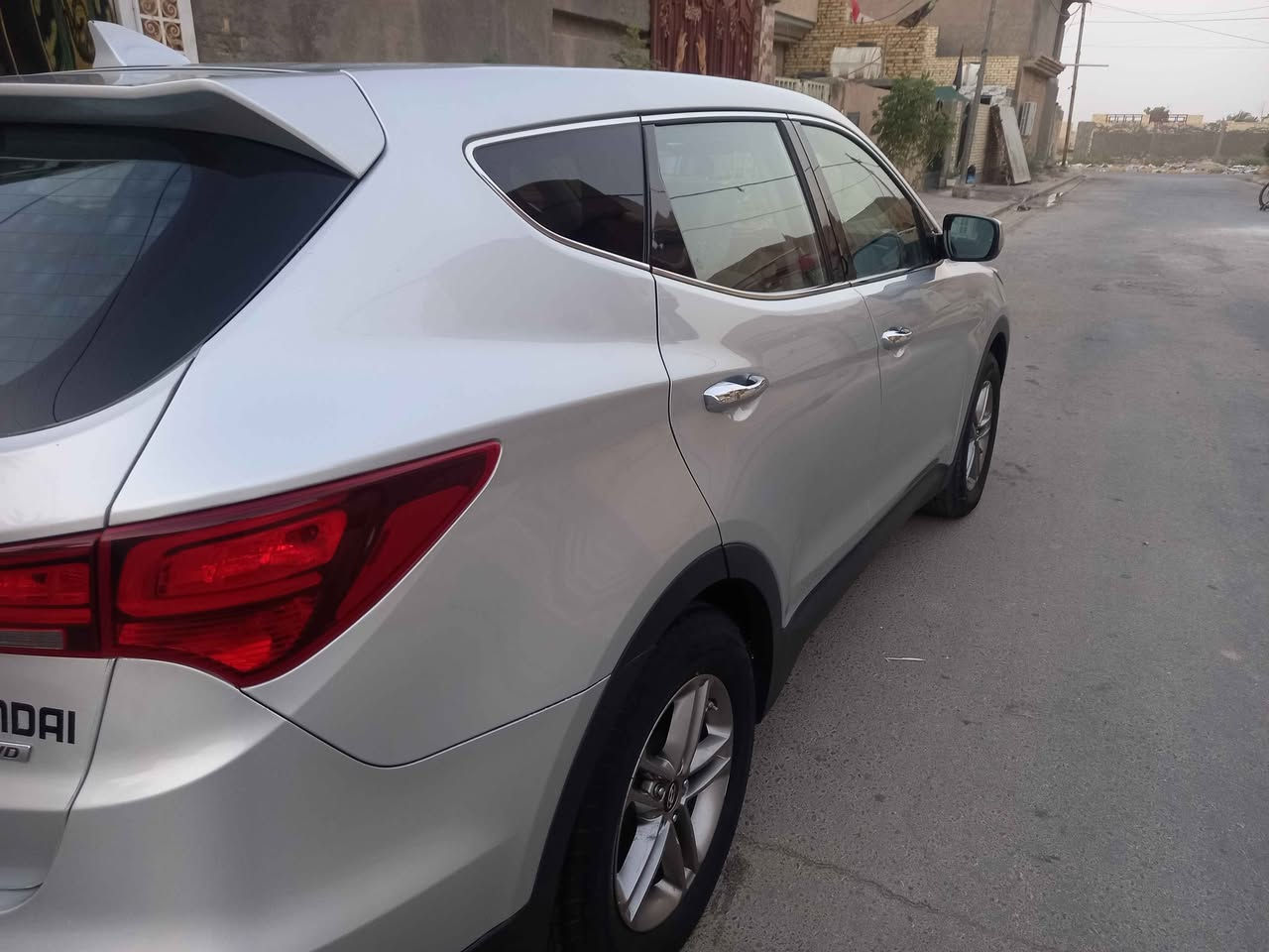 سنتافي ٢٠١٧ وارد امريكي حادثها باب خلفي و دعامية أربعة سلندر ٢٤٠٠ gdi ماشية ٨٠ الف ميل سونار موجود ابيع سونار  السعر ١٤٠ و بيه مجال مكان السيارة واسط النعمانية *********** بغداد, العراق
