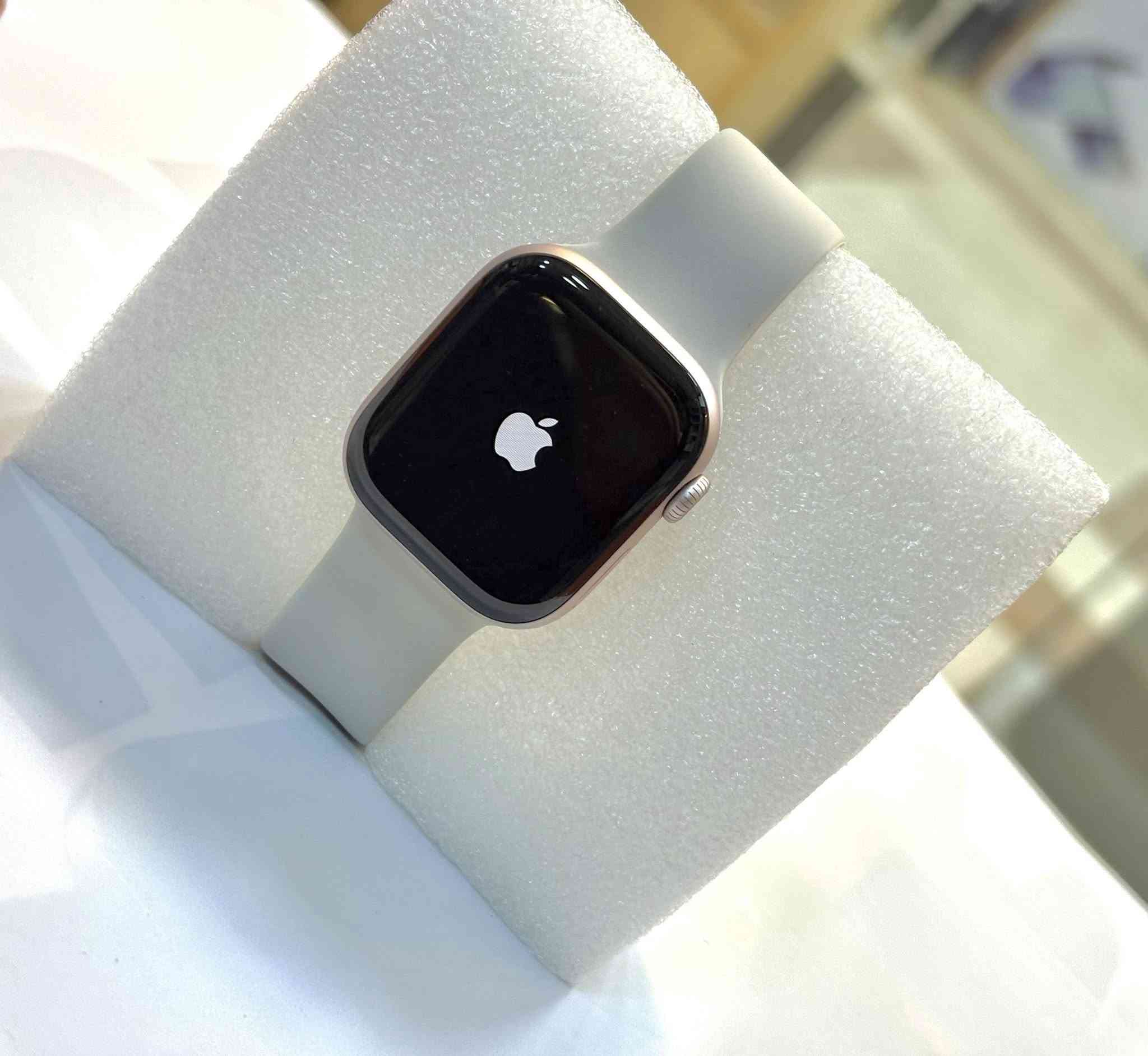 Apple watch 10 42 Rose Gold
ساعة ابل الجيل العاشر الحجم 42 الون الوردي المميز
ضمان ماستر 
الساعة بطارية ونظافة 100%
السعر 350 الف قفللل
العنوان زيونة 

***********
