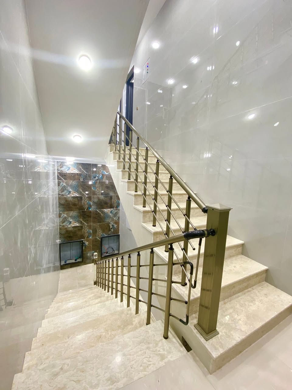 #إعلان_رقم (251)

🏢 شقق مؤثثة حديثة للإيجار (VIP) 

✨ نوفر شققاً مؤثثة بتصاميم مودرن عصرية مجهزة بالكامل وجاهزة للسكن الفوري مع الاهتمام بأدق التفاصيل لتوفير الراحة والخصوصية.

🔹 أثاث حديث وعالي الجودة 
🔹 تجهيزات متكاملة
🔹 بيئة هادئة ومريحة
🔹 مناسبة للسكن الفردي او شخصين 
🔹 جاهزة للاستلام الفوري

اكتب كلمة يا الله يكون الرد مباشر 
━━━━━━━━━━━━━━━

📍 الموقع: حي العمال مقابل حي الصدر بداية المدخل ثاني بناية 

━━━━━━━━━━━━━━━

📞 للحجز والاستفسار:
مراسلة الصفحة أو الاتصال مباشرة 👇

╭──────────────╮
📞 ***********
👤 سيد ولاء
╰──────────────╯

╭──────────────╮
📞 ***********
👤 أبو حسين
╰──────────────╯

📍 العراق | السماوة
حي العسكري — قرب جامع الإمام علي (ع)
