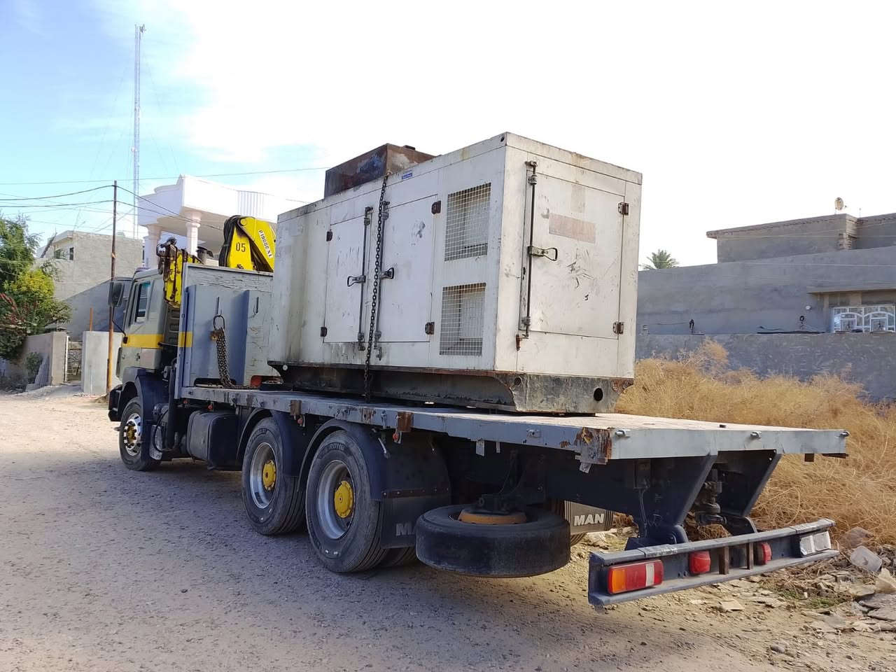 أعيد نشر بسبب الوعود الكاذبه ورجائن مو شراي لا يخابر  ولا يضل يكسر بحلال العالم وهاذا سوك كلشي بي 
مان صقر سكس موديل 2002 سياره نضيفه مكفوله من كلشي كرين 10 طن سيفتي بدون ريمونت  أربع سلايتات موديل 2004 وباج بطن وضهر سكس مجموعه gf برينه طول البدي سته  ونص وتخم تاير ويل كروم رقم بصره دولي بسمي مشروع وطني مكاني بغداد راشديه ورقمي *********** وعيد وكرر مو شراي لا يخابر وسعر 350$ وعل العلم مجموعه مال مقطوره كامله بس جيب وشد وسياره جاهزه مابيها اي نقص
