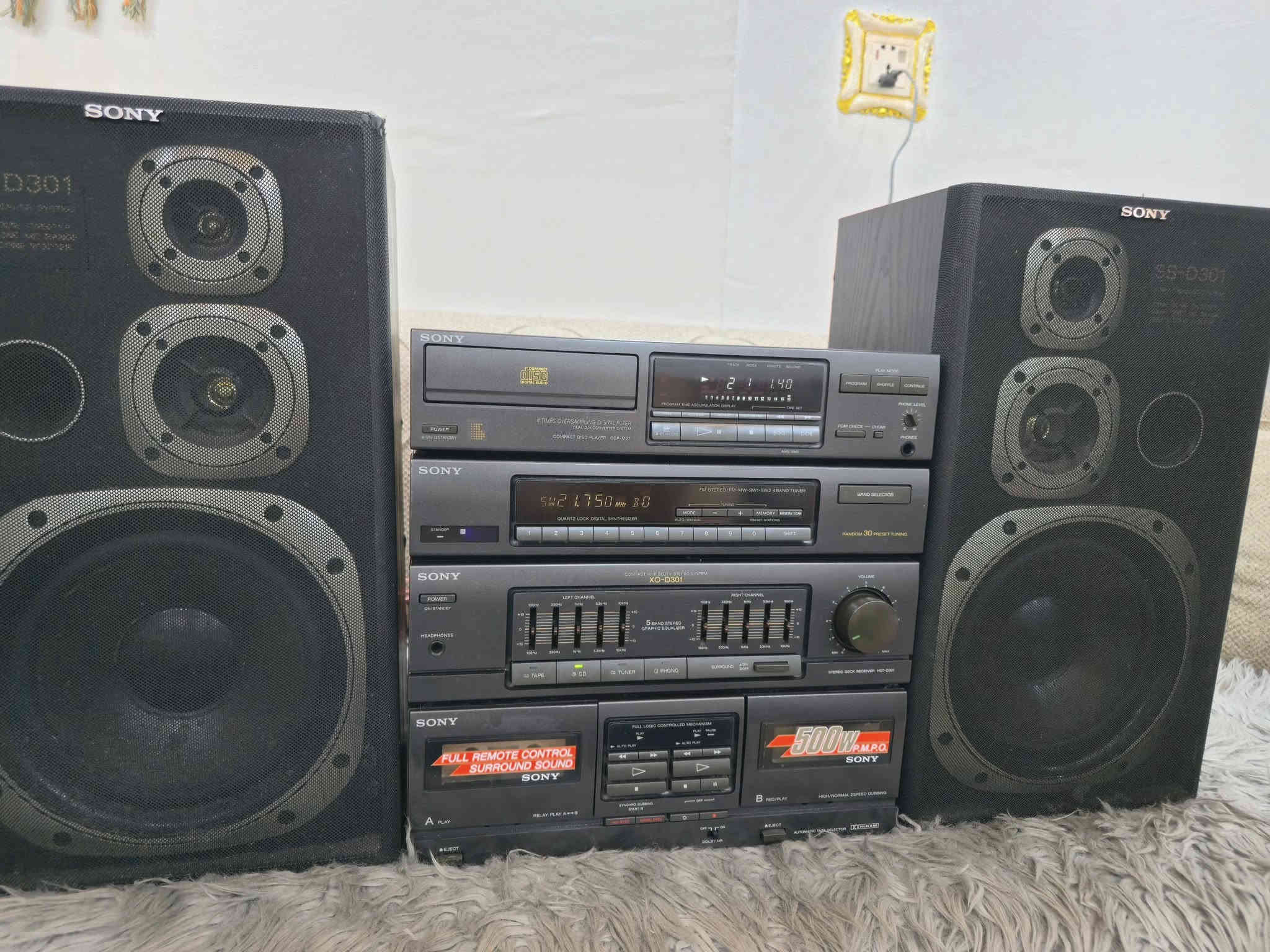 سستم. ماركة سوني. ياباني. بوكس وطبقة سيدي فوكه. سماعات سوني. جهاز. باله ياباني. استيراد. استراليا. مكاني سماوه *********** شغال كله. سحب راديو دك  قرص كله شغال ابلاد. اكو قطعه مشغل اسطوانه سوني مالته بس تطلع نظيفه وياه  .
