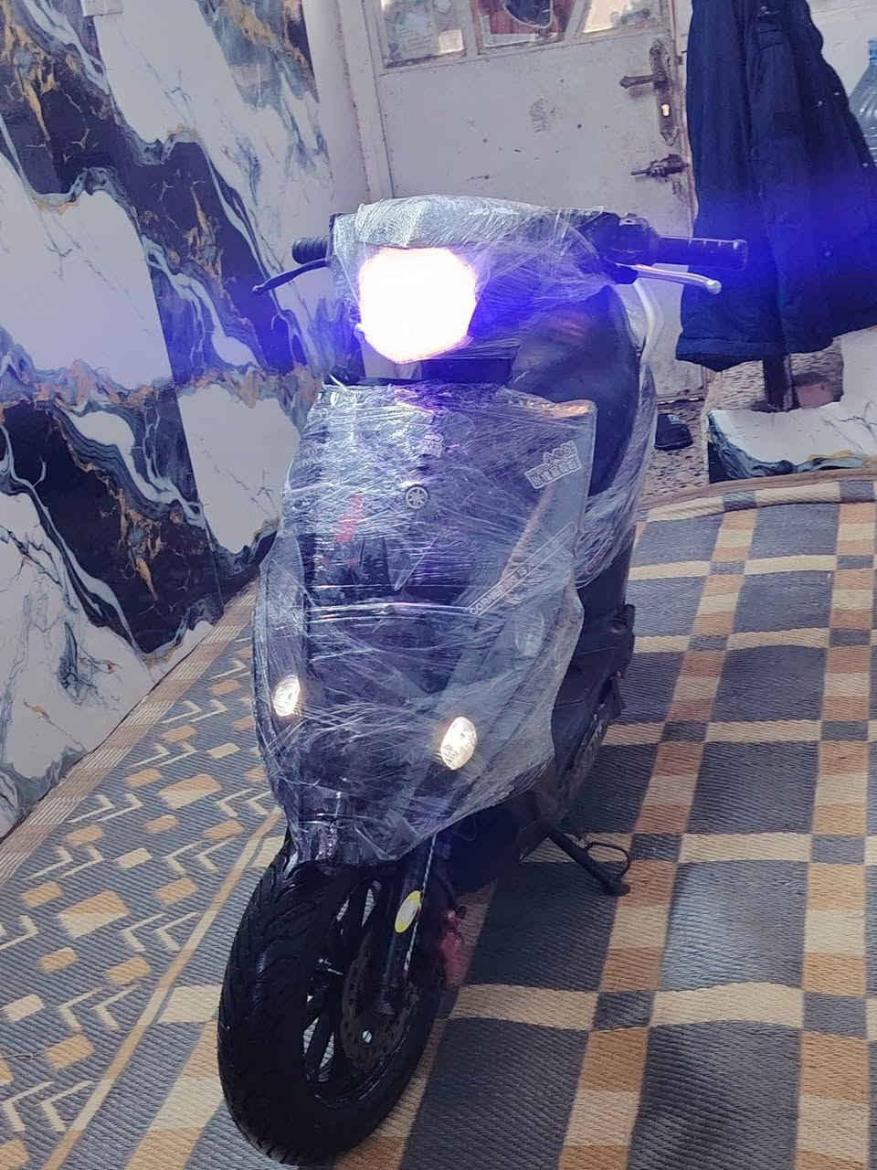 السلام عليكم 
دراجه ماكس مضلع حديث 2013مديل 
دراجه شغالة سلف وكهرابيات شغالة دبلا امامي وخلي شغلات شلعه ومعد دراجه نوزل دراجه قفل صندوق قفل اسكيرن قفل اكسل مكينه ما مفكوحه السعر 450 مكاني جميله الثانيه 
الرقم ***********
