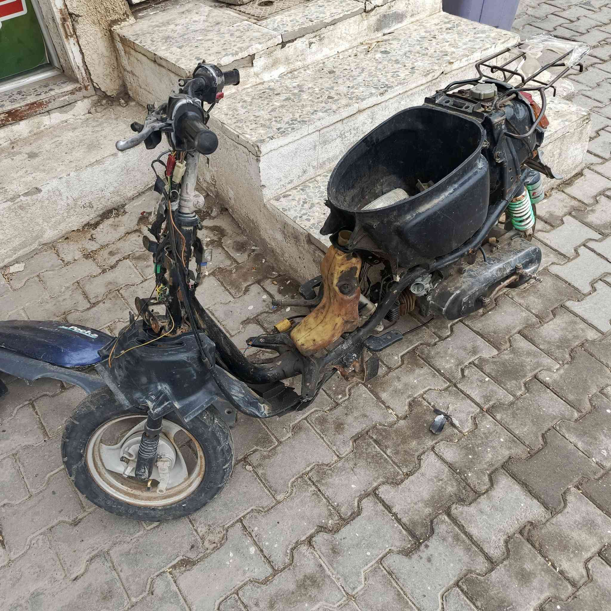 منغولي لبيع دراجه غراضه موجوده فقط نقص سله شاصي مكفول دراجه كاطعه نار ابيع ع وضعه كوم حديد سعر 75 وبيه مجال  مكاني كربلاء سيف سعد ***********
