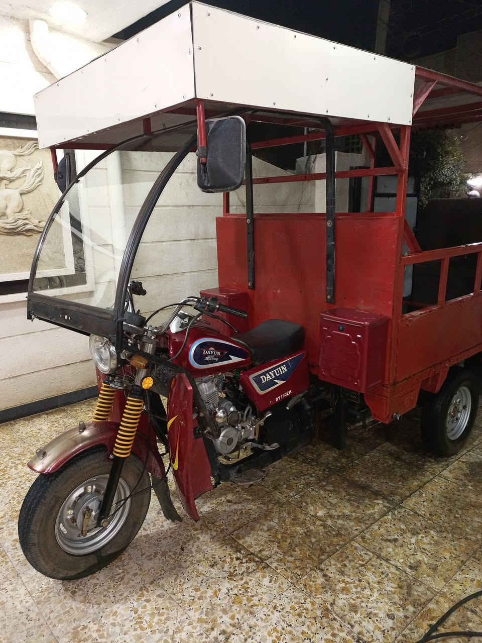 السلام عليكم ستوته دايوان موديل 20 أوراق كامله مدفوع گمرگها من شركه المصطفى نضيفه  جدا السعر 1700 موبايل ***********
