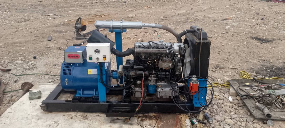 السلام عليكم ورحمه الله وبركاته
مولدة للبيع تنصيب جديد مكينة ازوزة غنية عن التعريف ضمان ١٠ايام  لاتنقيص ولا تبخير راس توليد ثري فيز 30كيفي نحاس 100% للاستفسار الاتصال على الرقم التالي ***********العنوان بغداد جرف النداف مقابيل معمل ثلج العساف القديم السعر 23وبيها مجال قليل ( للعلم يوجود ١٥كيفي أيضا مكينة كابوتة )
