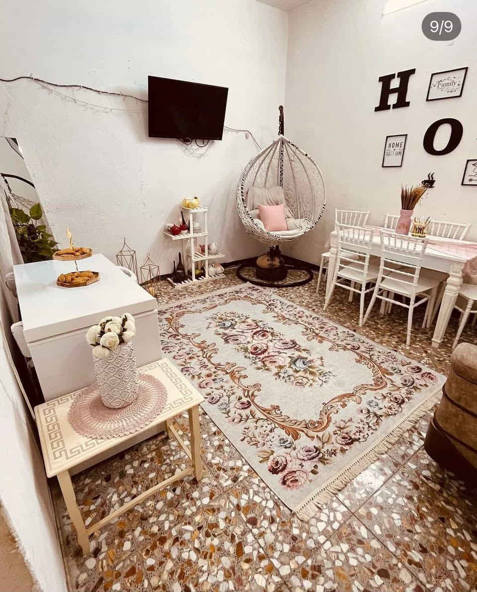 يالله السلام عليكم. بيت مساحة 110 ركن طابقين للبيع العنوان كربلاء حي الرمضان قرب جامع الامام الحسين.  سند 25  للاتصال ***********
