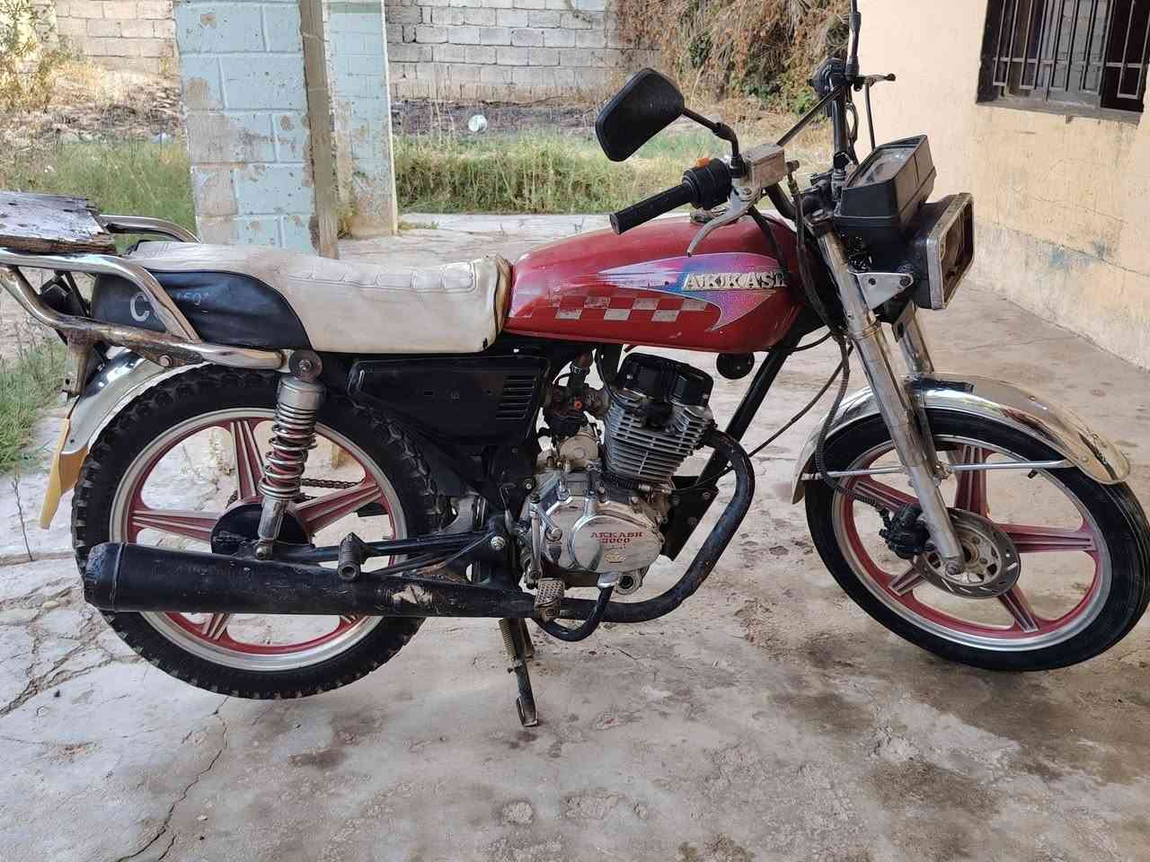 سلام عليكم موطور للبيع بارت عكاش 5 كير محرك 150 مفتوح وبي صرف (بخار) نشاطه حيل زين كهربائيات شغاله ويعوزهن شغل بسيط سلف شغال فقط عوزه باتري تواير جدام وره جديد السعر 270 وبي مجال المو شراي لا تكسر ولا تعلق عجبك خابرني ومايكون خاطرك الا طيب، ***********

