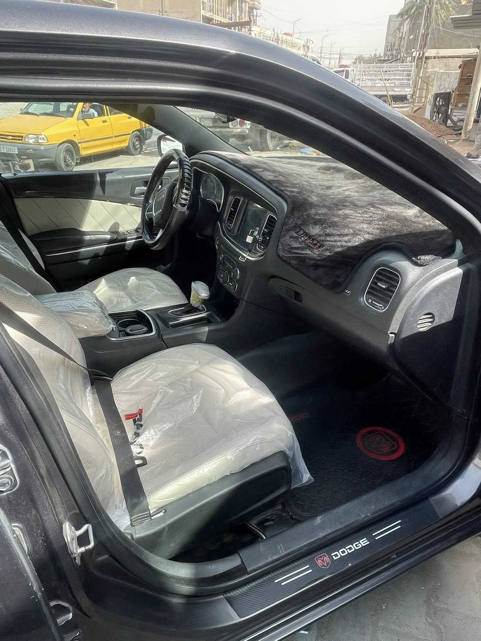 جارجر 2017سياره بيه قطع صبغ بدون شواصي بدون لغود مكفولات كير محرك مكفول شرط مامفتوحات بسمي السياره عنوان بغداد مشتل ***********
