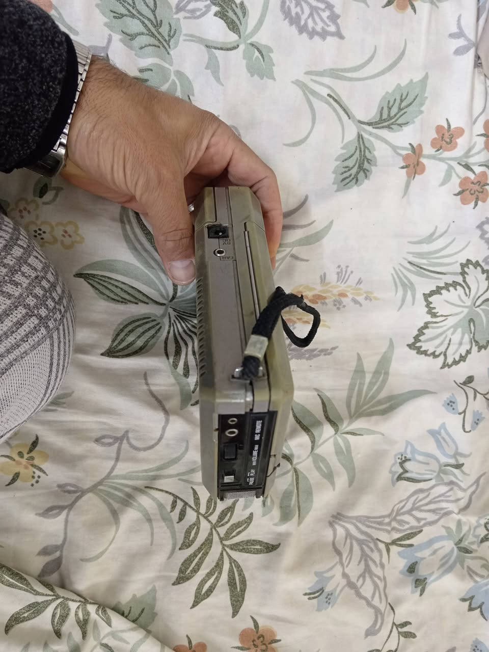 مسجل للبيع مكان موصل نضيف بدون كسل بس يعوزه ادامه متروك السعر ٢٠ قفل مكان موصل الايسر ***********
