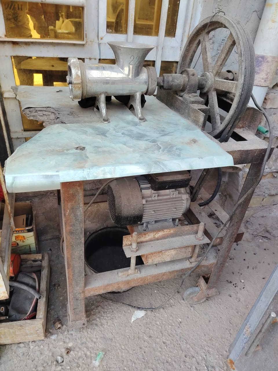 السلام عليكم
شواية گص 150 نقصها بواري غاز عيون اثنين
ثرامه حجم 22 السعر 150 الف
ميوزه عدد اثنين مترتين و3 أمتار اثنينهن ب 100 الف
***********
