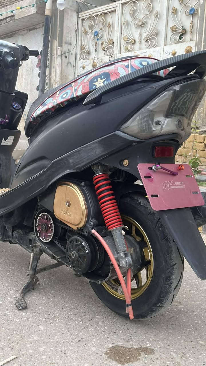 اسلام عليكم دراجه ماكس عدله شغاله من الطول للطول نكره سلف بكل وقت الدراجه مزوعه تزويد شوفت عينك مكينته 50بلاديه مفتوحه ولفات فقط سعره 650وبيه مجال مكاني ناصريه مركز ***********
