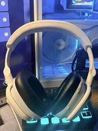 Astro A30 • نظيف ١٠٠٪ • مع جنطة ومايك