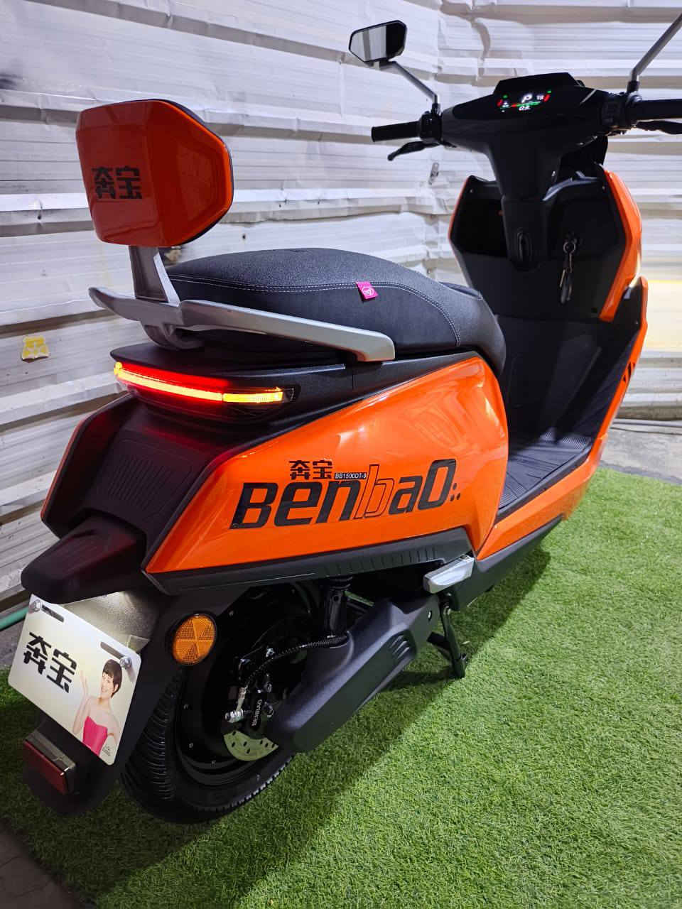 السلام عليكم للبيع دراجه شحن  Benbao موديل2025 دراج جديده زيرو بعدها ما ماشيه وضع شركه مكفوله من الشخط لون مميز صار 20 يوم من ماخذيها وصل المعرض بيها
تفاصيل الدراجه
شاشه كبيره تكشف العطل وتنبيهات 
بريك امامي خلفي دسك هايدروليك 
حساس بريك امامي خلفي 
عدد السويجات 2 البصمه 1 نضام السرقه
لايت عالي ناصي زنون
شمعله لد بل بجم ترحيب 
دبل اشاره 
مانع تزحلق
جنطه كهرباء 
مثبت سرعه 
مخرج USB لشحن الهاتف
اشاير يمين يسار لد
نضام بك
نضام بارك الوقوف المستمر
ملف الدراجه 2000
عدد البطاريات 6 مصطره الكبار
سرعه الدراجه 90
تقطع مسافه بل شحنه الوحده 75 كيلو
شاحنه تدعم الشحن السريع وليقاف الذاتي عند الامتلاء
تايرات حجم 12 
كشن طبي جلاتين 
طلاعات خلفيه لراكب الخلفي
مساحه تخزين واسعه
الشراي يتفضل خاص او التصال عله الرقم ***********
مكان الدراجه بغداد الكاظميه
سعر الدراجه 900 بيها مجال بصيط
