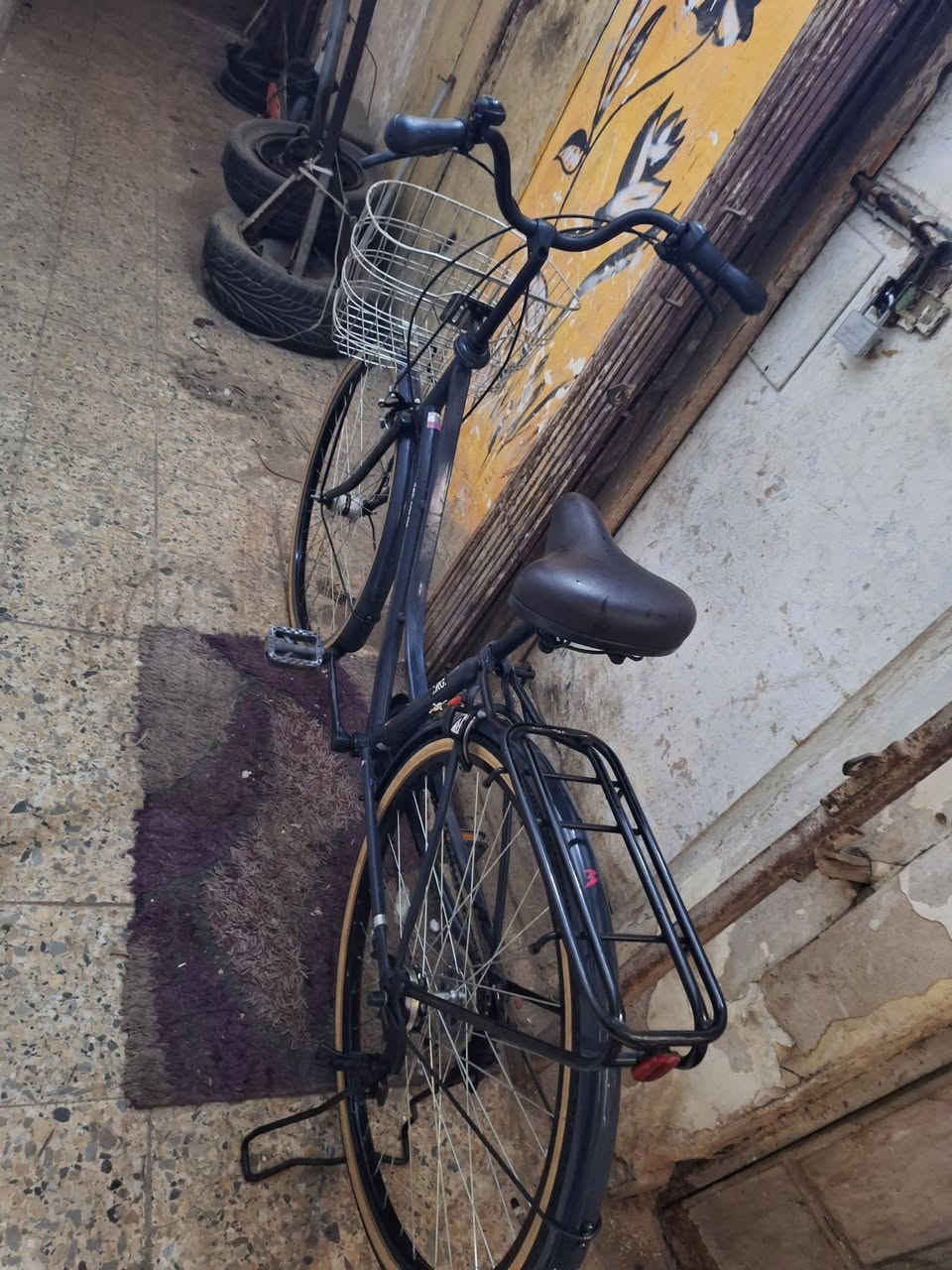 السلام عليكم بسكل لبيع حجم ٢٧كير ونص كير وحساس تاير عريض وزان  هاي قطعه ندره عنوان بغداد هاي قطعه ليسه تكرر غير مستعمل بل عراق جديد جدن زلق واحد مابي الون فيلي سعر خاص ***********
