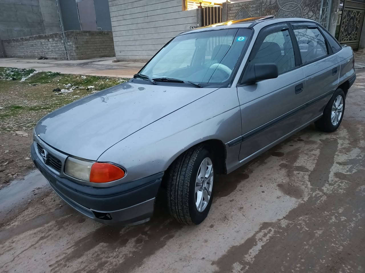 #السلام_عليكم 
#استرا_93_حجم_16_ستيرن_بور_سقف_سلايت
سنويه 31 تنتهي 
هزه جديده 
كوبون بانزين (ورقي) 
#رقم_نينوى_مسطره 
انا الشرعي تحويله كامل يكلف تقريبا 120 الف 
صبغ عام جماليه  وبيها تلقيطات معجون
غرفتها جديده 
#س_ع_ر_48_وبيها_مجال 
شراي خابر 
مكاني موصل ايسر 
***********
