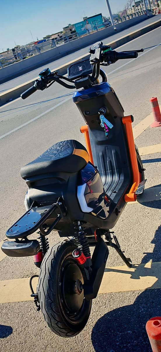 ماطور شحنت معدل بيه اهواي كولت بطاريه ليثيوم فوسفات حديد يعني امان و عدد الدورات 3000 دوره و الملف 2000W
العقل 48V و نضام ال BMS قوي امامي و خلفي و بشحنه الوحده يوديك 98 كيلو حقيقي الرقم ***********
