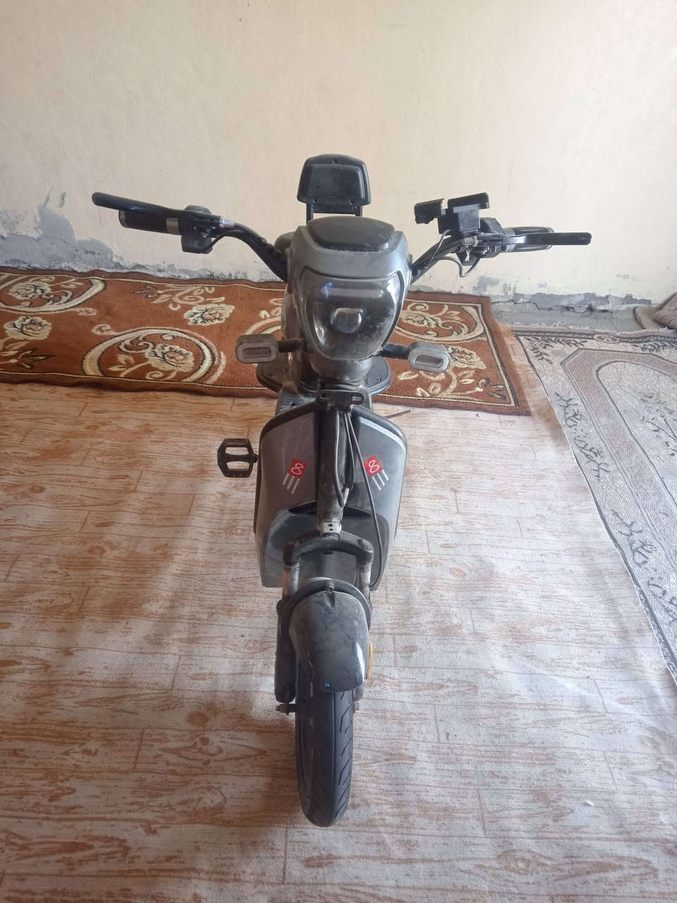 اول شي الدراجه حجم 14
بيها بطاريات عطلانه 
وبيها 3سراعت تمشي 
60السعر 250. ***********
